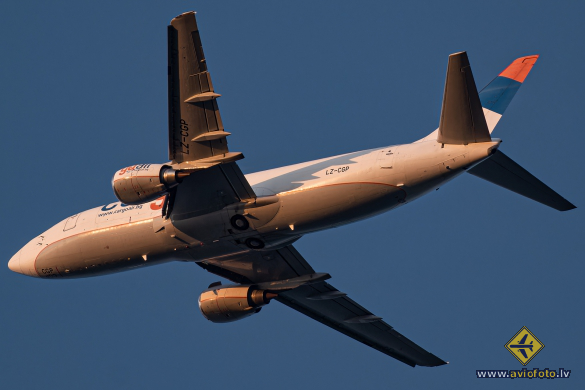 Boeing 737-35B(SF)